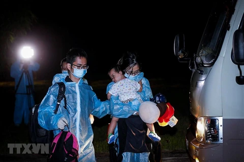 新冠肺炎疫情：将滞留菲律宾的逾240名越南公民接回国