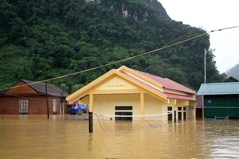 越南中部暴雨致多地受灾严重 已致5人死亡8人失联