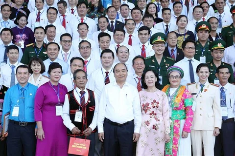 政府总理阮春福会见全国“好民运”模范代表