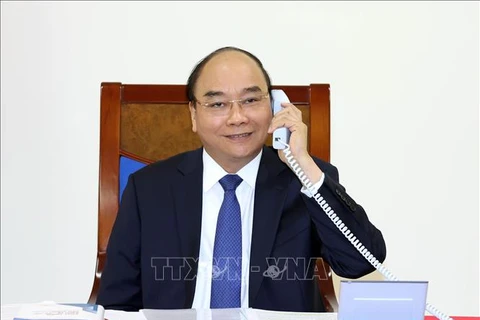 越南政府总理阮春福与日本首相菅义伟通电话