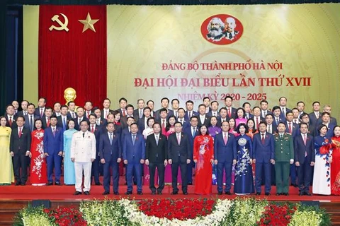 迎接党的十三大：越共河内市第十七代表大会圆满闭幕