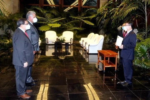 古巴领导人高度评价古巴与越南的模范关系