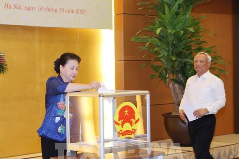​ 越南国会主席阮氏金银出席为灾区民众爱心捐助活动