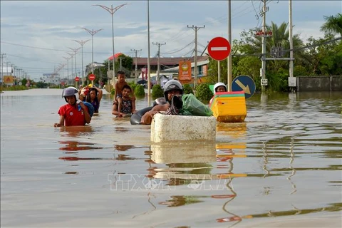 越南政府总理就柬埔寨水灾造成严重的人员和财产损失向洪森致慰问电