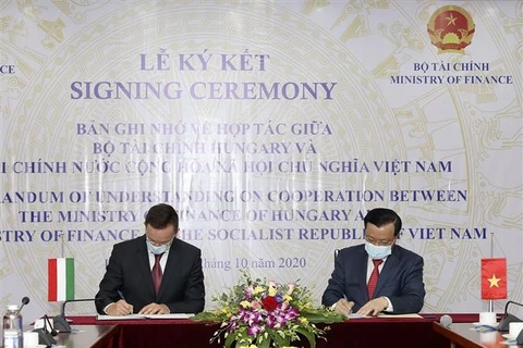 越南与匈牙利签署金融合作备忘录