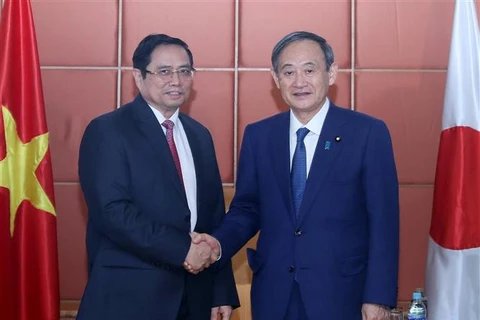 越共中央组织部部长、越日友好议员小组组长会见日本首相菅义伟