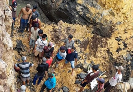 印度尼西亚一煤矿发生塌方致11人死亡