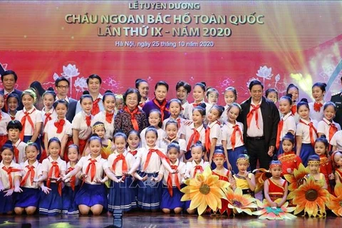 越南国会主席阮氏金银出席第九届全国胡伯伯好孩子表彰大会