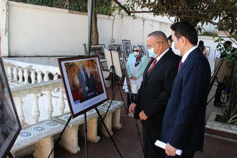 纪念越南与阿尔及利亚建交58周年图片展在阿尔及利亚举行