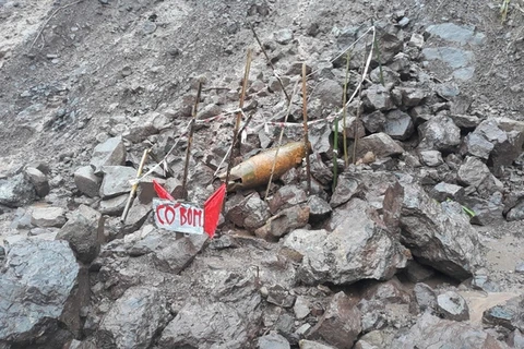 广治省集中处理在洪灾过后所发现的炸弹和地雷
