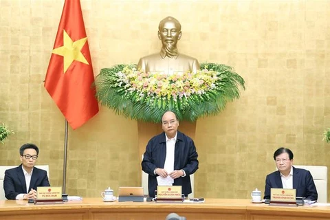 阮春福总理： 多努力一倍甚至两倍 致力提高劳动生产率 弥补中部地区人民遇到的损失