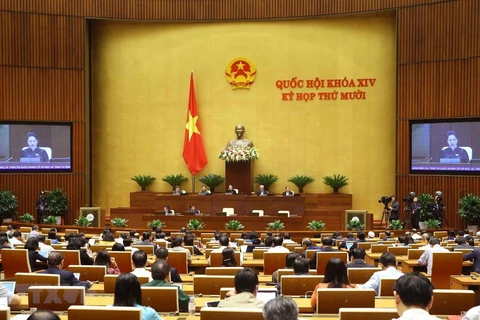 越南第十四届国会第十次会议场景。图自越通社