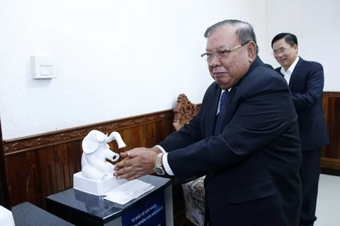 越南国防部协助老挝防控新冠肺炎疫情