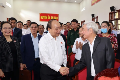 越南政府总理阮春福与海防市安老县选民接触