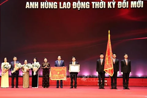 越南国会主席阮氏金银出席为社区默默奉献者表彰大会