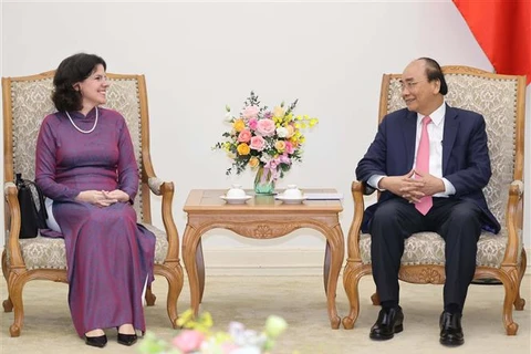 越南政府总理阮春福会见古巴驻越大使