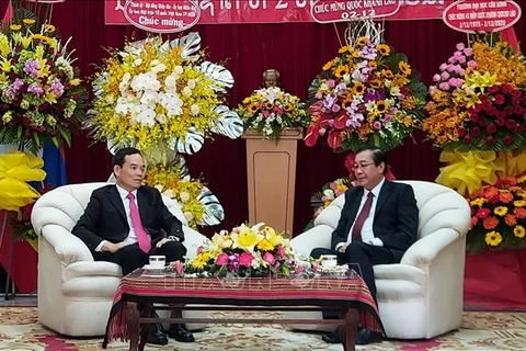 胡志明市领导庆祝老挝国庆节45周年