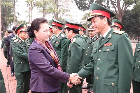 越南国会主席阮氏金银走访第四军区