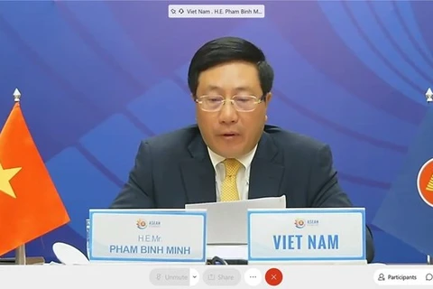 越南政府副总理兼外长范平明出席第23届东盟-欧盟外长会议