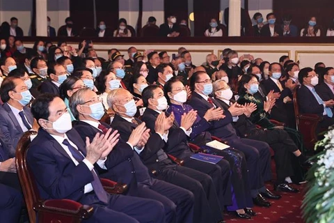 老挝人民民主共和国国庆45周年暨凯山·丰威汉主席诞生100周年纪念典礼在河内举行