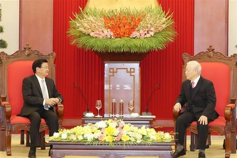 越共中央总书记、国家主席阮富仲会见老挝政府总理通论·西苏里