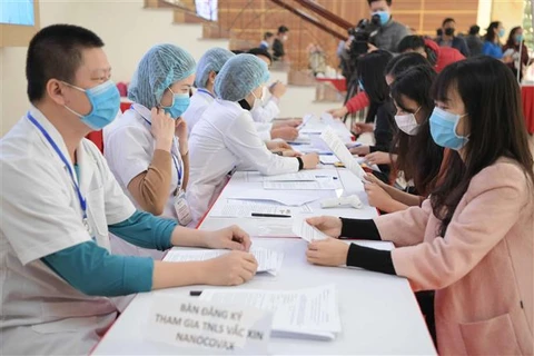 越南开始招募参加新冠疫苗第一阶段临床试验的志愿者