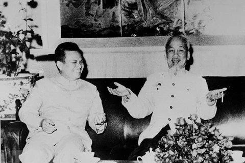 老挝人民民主共和国主席凯山•丰威汉诞辰100周年：越南始终如一的伟大朋友