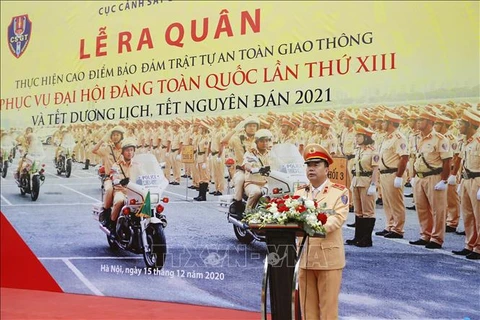 越南交警确保越共十三大期间的交通有序和安全