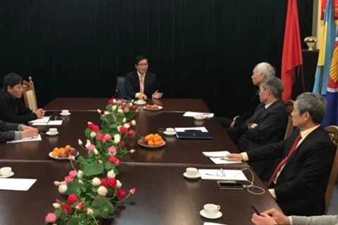 越南驻乌克兰大使阮鸿石会见旅居乌克兰越南人协会代表