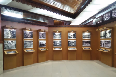 纪念越南与印尼建交65周年图片展在巴厘开展