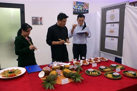 越韩美食文化交流活动在岘港市举行