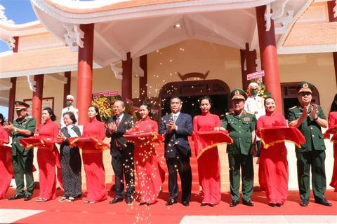 张和平出席隆安省龙矻哨所国家级历史遗迹烈士纪念馆竣工仪式