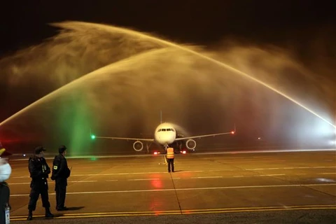 Vietravel Airlines飞机首次抵达富牌机场