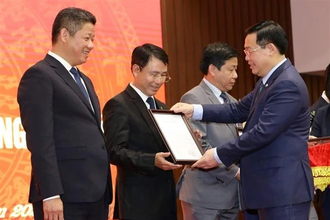 越南政府总理批准五省人民委员会主席等职务选举结果