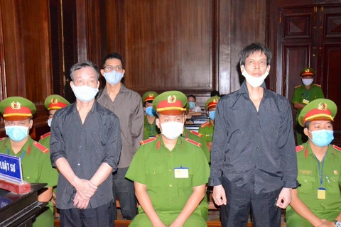 胡志明市人民法院开庭审理范志勇和其同案犯