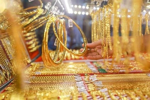 11日上午越南国内市场黄金价格每两跌破5600万越盾
