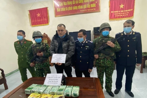 河静省警方破获运往越南的跨境贩毒大案