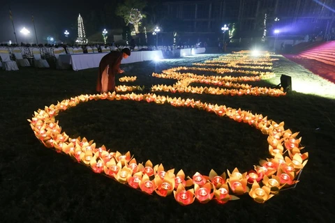 越南佛教学院举行佛祖得道日纪念仪式暨祈求国泰民安仪式