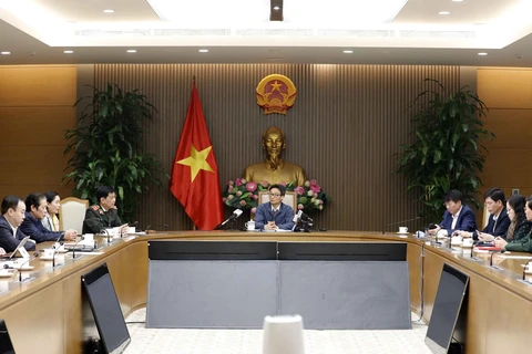 越南政府副总理、国家防控新冠肺炎疫情指导委员会主任武德儋主持召开指委会例行会议。图自越通社