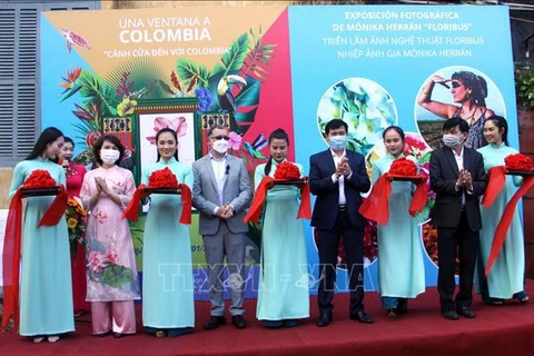 哥伦比亚风土人情图片展在广南省开幕