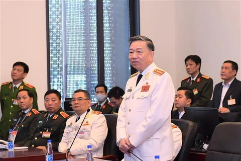 公安部部长对越共十三大安全保护工作进行检查