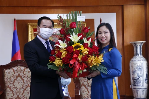 越共十三大：老挝党政机关领导人祝贺越南共产党成立91周年