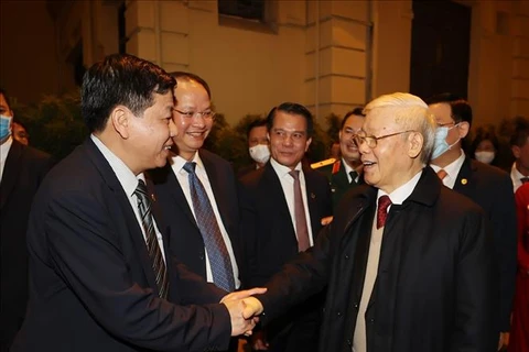 越共中央总书记、国家主席阮富仲向首都河内党委、政府和军民拜年