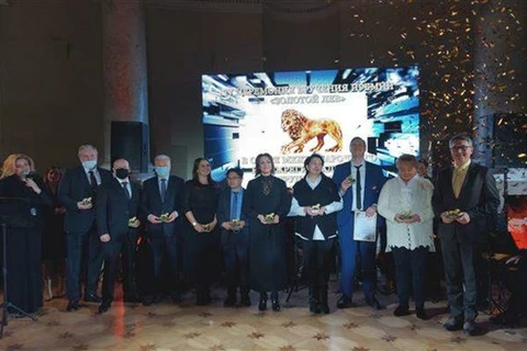 越南公民荣获圣彼得堡市的荣誉奖状