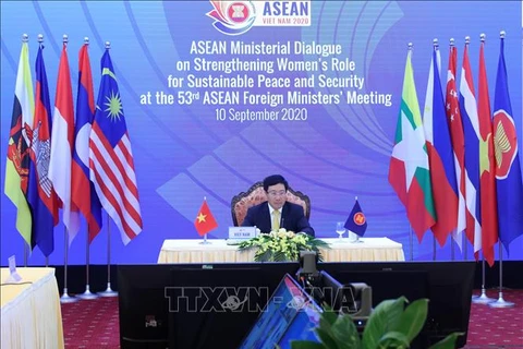 越南在发挥女性作用和促进女性赋权方面留下深刻的印象