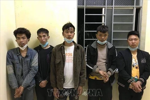 隆安省：逮捕非法出入越南国境的5名中国人
