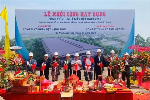 投资总额为1500万美元的纺织厂在西宁省正式开工建设