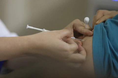 胡志明市提议购买500万剂美国莫德纳COVID-19疫苗