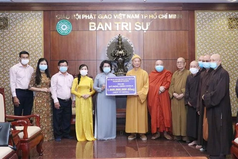 越南佛教协会胡志明市分会为购买新冠疫苗提供援助
