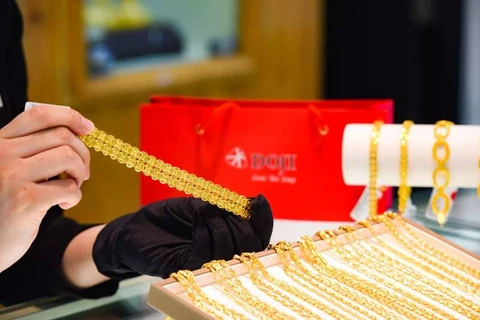 今日上午越南国内市场黄金价格每两上涨10万越盾